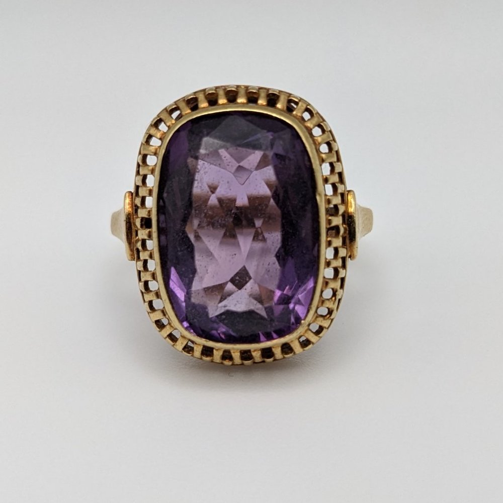 amethyst and gold ring w/ basket weave setting vintage